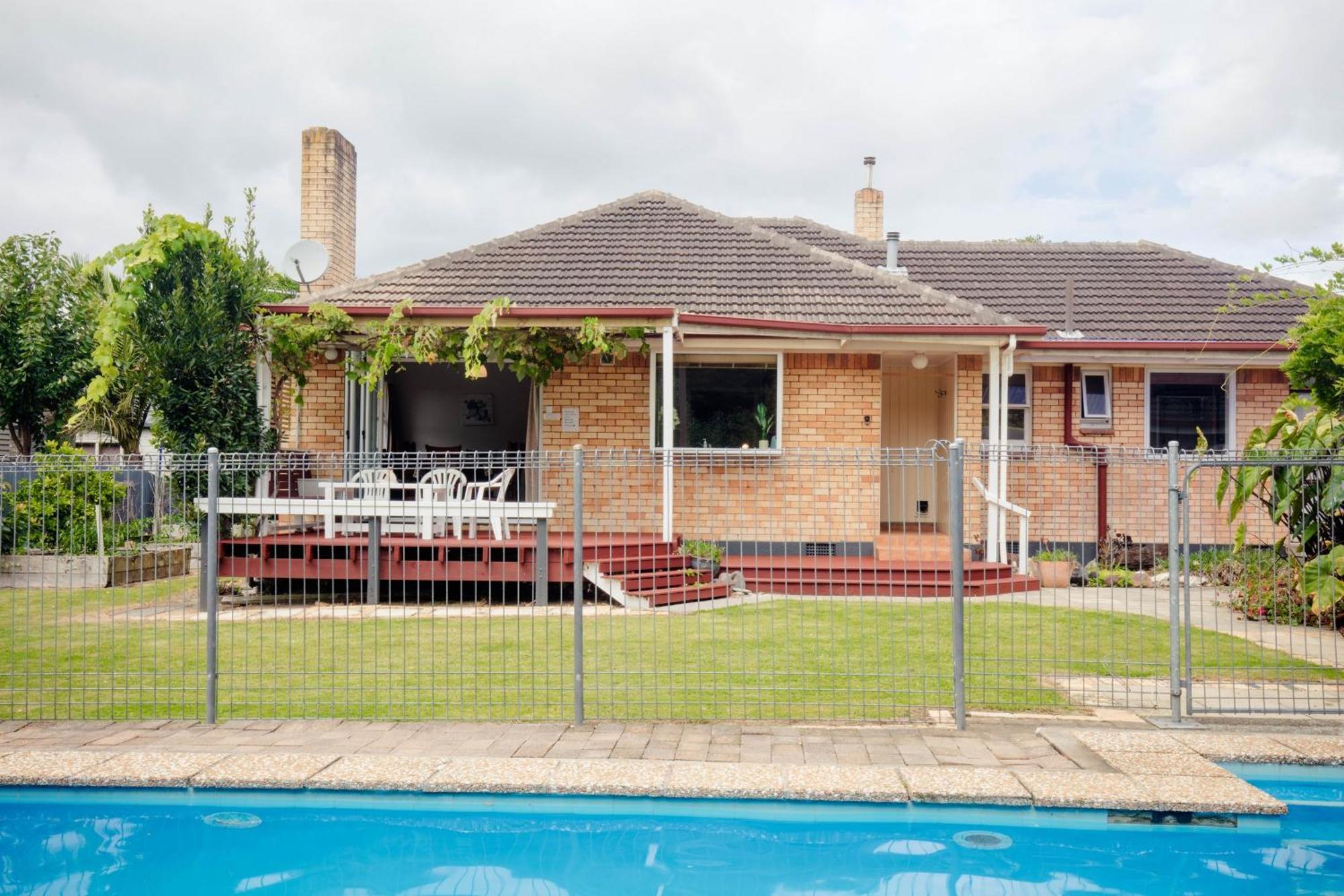 Central Location So Much Space Pool Opens In Summer Villa Hamilton Exterior photo